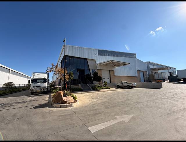 1,765M² WAREHOUSE TO LET IN AIRPORT PARK